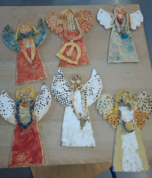 Andílci z keramického kroužku