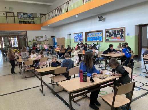 Kdo si hraje, nezlobí