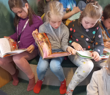 Prvňáci v knihovně