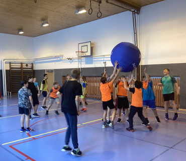 Kin Ball v hodinách TV