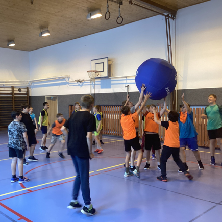 Kin Ball v hodinách TV