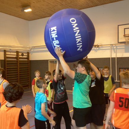 Kin Ball v hodinách TV