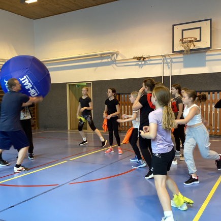 Kin Ball v hodinách TV