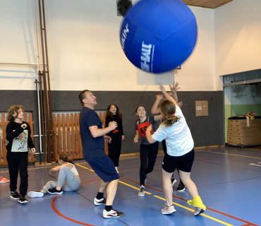 Kin Ball v hodinách TV