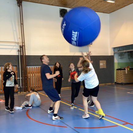 Kin Ball v hodinách TV