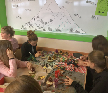 Vánoční vyrábění 5. - 9. tříd